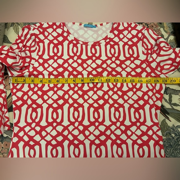 J. McLaughlin Pink and White Geometric Top - Picture 8 of 8